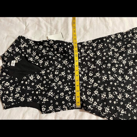 Neiman Marcus Floral Print Flare Dress - Picture 2 of 7